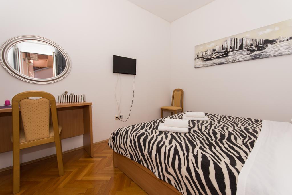 Guest House Mamut Kaštela Екстериор снимка