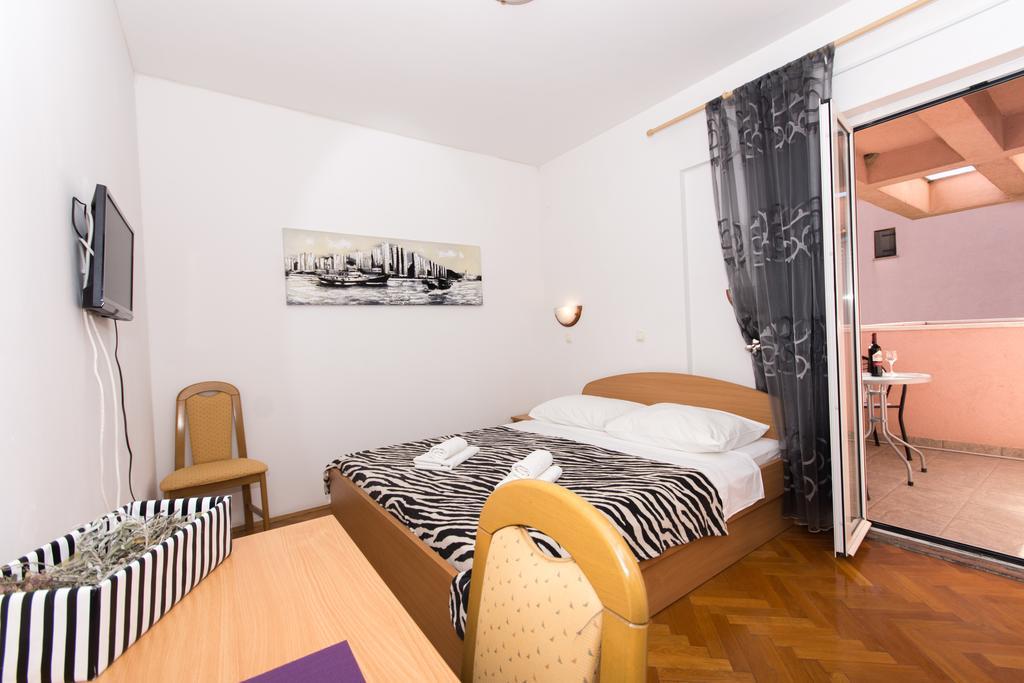 Guest House Mamut Kaštela Екстериор снимка