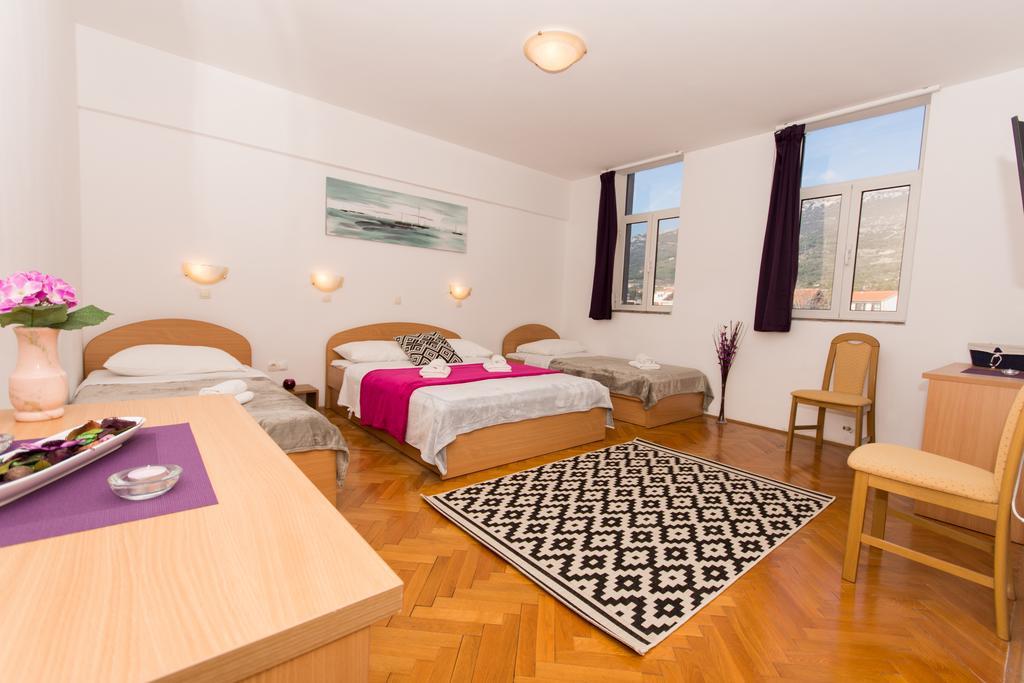 Guest House Mamut Kaštela Екстериор снимка