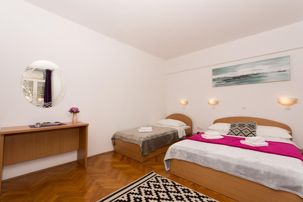 Guest House Mamut Kaštela Екстериор снимка
