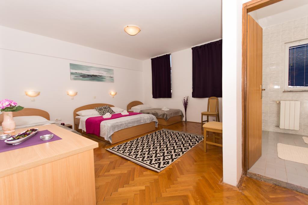 Guest House Mamut Kaštela Екстериор снимка