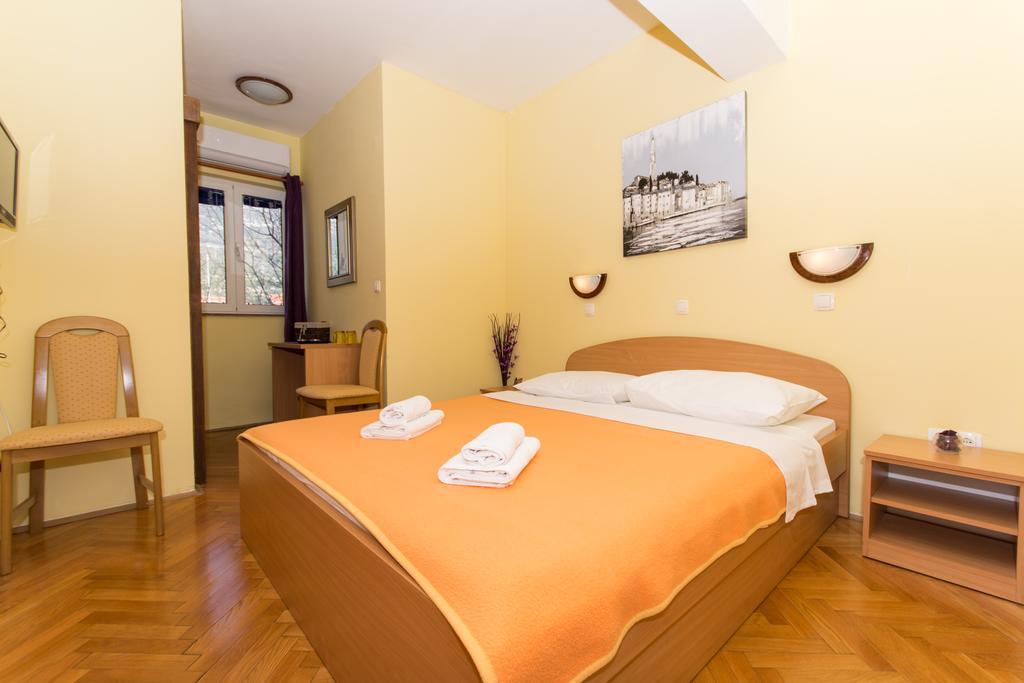Guest House Mamut Kaštela Екстериор снимка