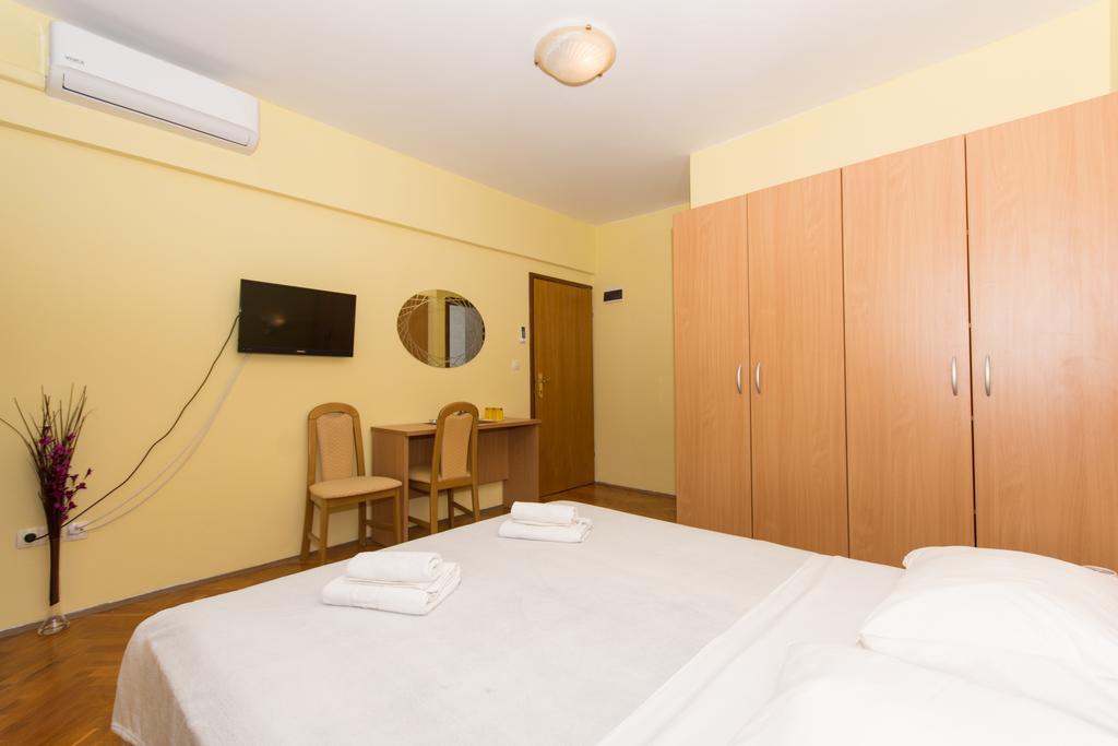 Guest House Mamut Kaštela Екстериор снимка