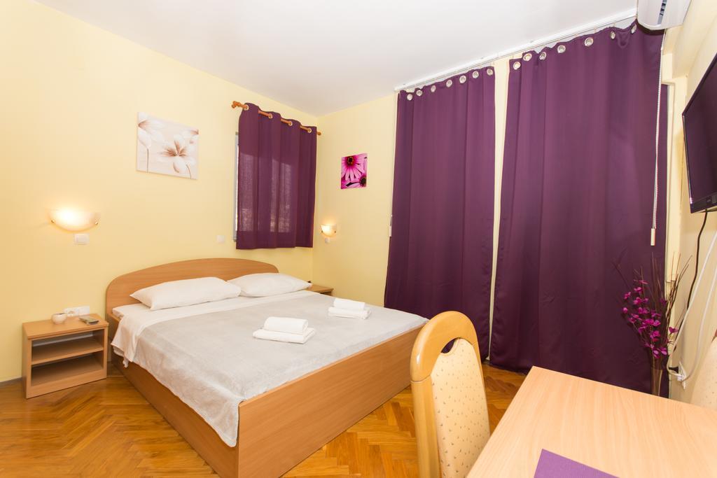 Guest House Mamut Kaštela Екстериор снимка