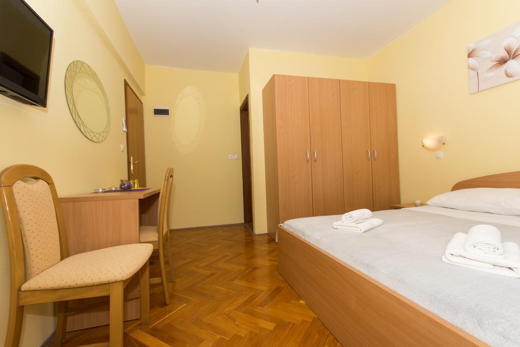 Guest House Mamut Kaštela Екстериор снимка